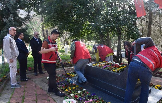 Bartın’da Şehitlikler Bayrama Hazırlanıyor
