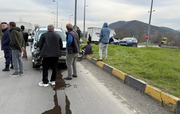Akçamescit Kavşağı’nda Yine Kaza: Vatandaş Işık İstiyor