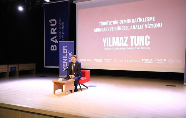 Yılmaz Tunç, Bartın Üniversitesi’nde Ders Verdi