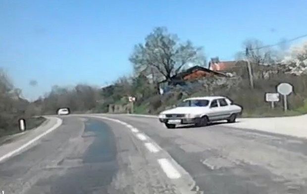 Bartın'da 2 otomobil kafa kafaya çarpıştı