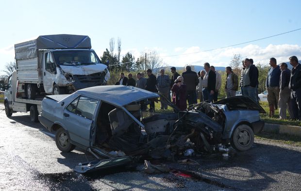 İkiye bölünen Tofaş'ın sürücüsü kurtarılamadı