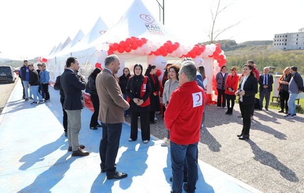 Üniversitelilerden kan bağış kampanyasına yoğun ilgi