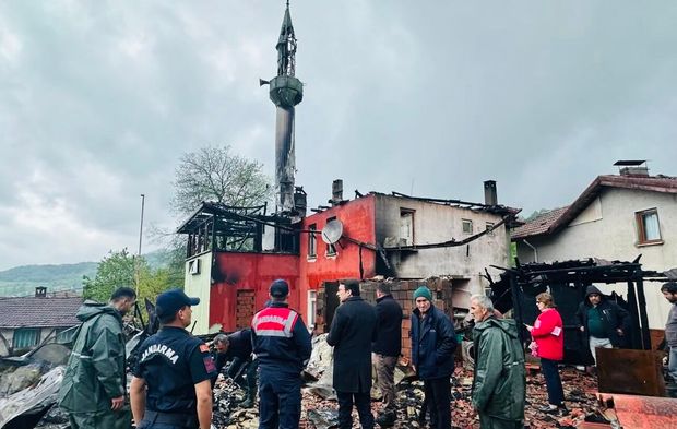 Amasra’da Yanan Cami ve Köy Konağında Hasar Tespiti