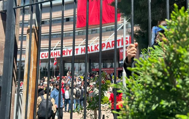 CHP Genel Merkezinde Sıcak Saatler