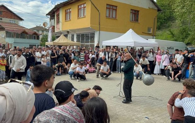Kurban Bayram'nda çocuklar gibi eğlendiler