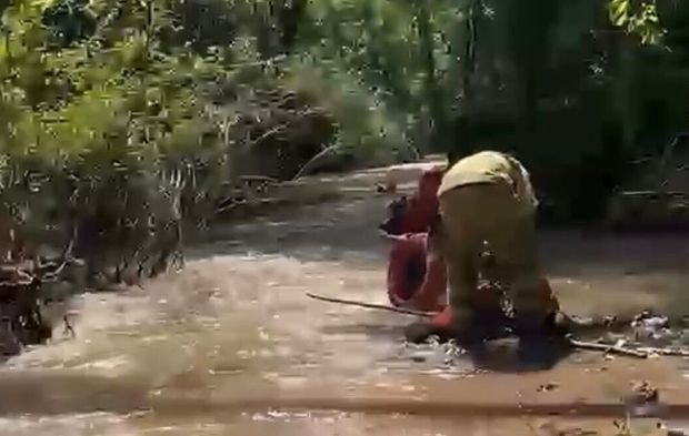 Dereye Düşen Topu Almak İsterken Akıntıya Kapıldı
