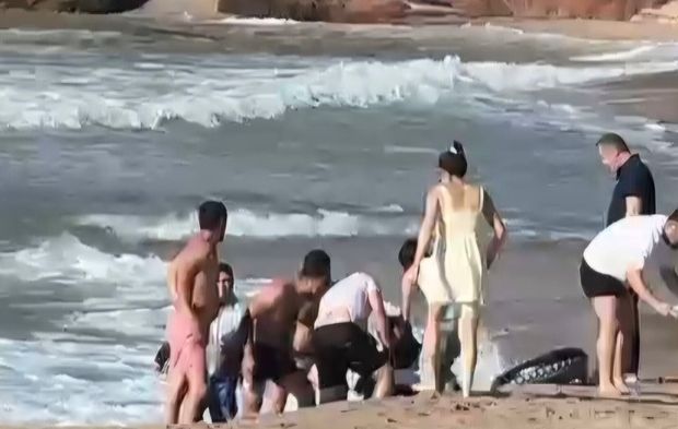 Amasra’da boğulma tehlikesi geçiren 2 kişi kurtarıldı