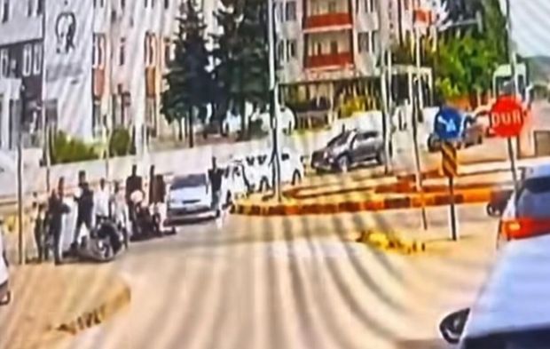 Bartın'da 2 polisinin yaralandığı kaza kamerada