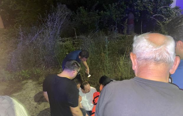 Kedilere süt verirken bahçeye düşen adam yaralandı