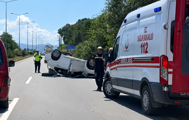 Çayırlar Kavşağı'nda Feci Kaza! Otomobil Ters Döndü