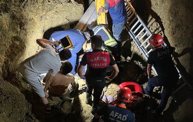 Kozcağız’da Korkutan Olay: 2 Kişi Göçük Altında Kaldı