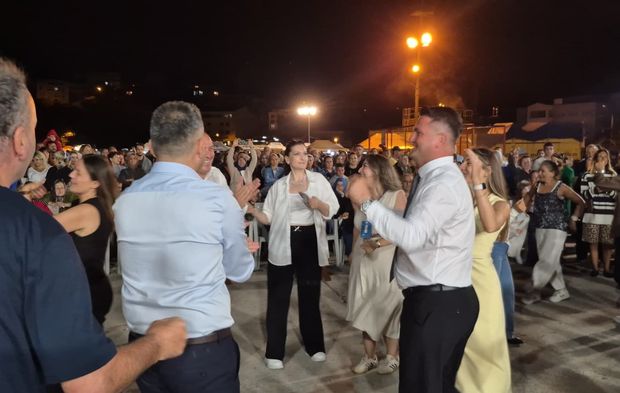 Başkan Sahnedeyken Elektrikler Gitti! Festivalde İlginç Anlar