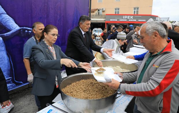 Ahilik Aşısı Kazanı Kaynadı, Esnaf Aynı Sofrada Buluştu