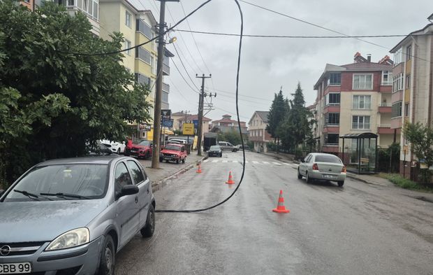 Bartın’da Fırtına Enerji Hatlarını Kopardı