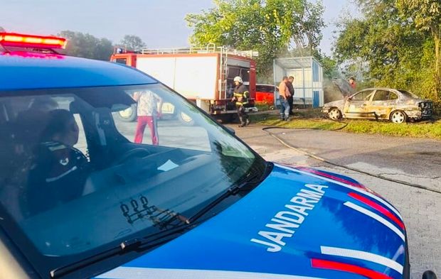 Park Halindeki Otomobil Alev Alev Yandı