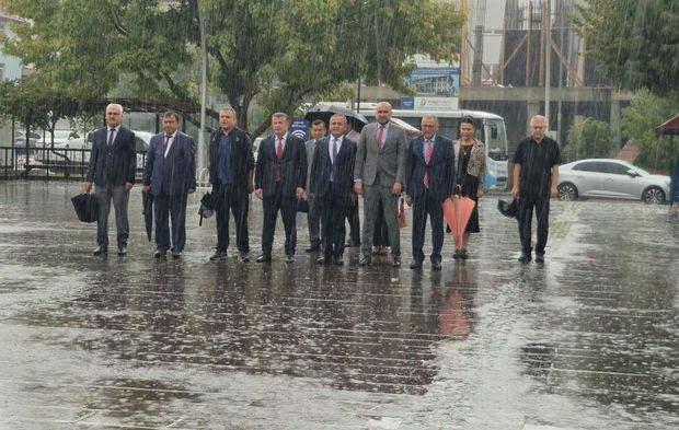 Bartın’da İlköğretim Haftası yağmur altında başladı