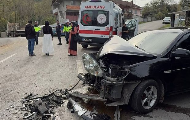 Kozcağız–Hasankadı Yolunda Feci Kaza: 3 Yaralı