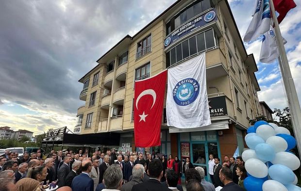Talip Geylan Türk Eğitim-Sen’in Yeni Hizmet Binasını Açtı