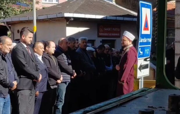 Konserde fenalaşıp ölen bankacı Furkan Aksu, toprağa verildi