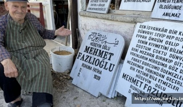 Görenler ürküyor, 62 yıllık usta kendine 2 mezar taşı yaptı