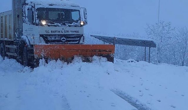 Yükseklerde Kar 30 Santim, Köy Yolları Kapandı