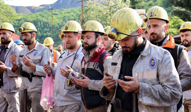 15 yıl önce grizu patlamasında ölen madenciler anıldı