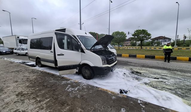 Minibüs Alev Aldı, Polis Faciayı Önledi