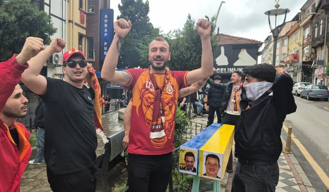 Galatasaray taraftarı tabutla yürüdü