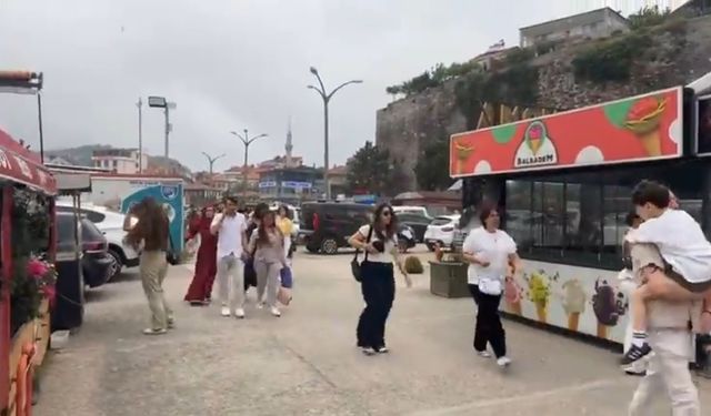Amasra’da turistler panikle sağa sola kaçıştı