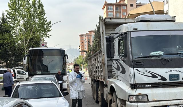 Kamyonun çarptığı genç kız hayatını kaybetti