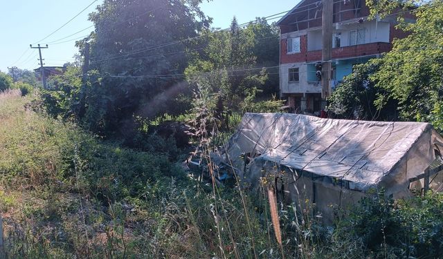 Otomobil evin bahçesine uçtu: 1 ölü, 3 yaralı