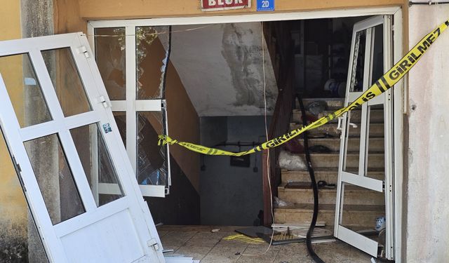 Apartmanda korkutan patlama: 1'i ağır, 5 yaralı