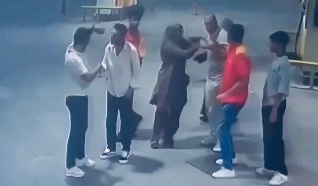 Sürücülerin şerit kavgası kanlı bitti: 1 yaralı