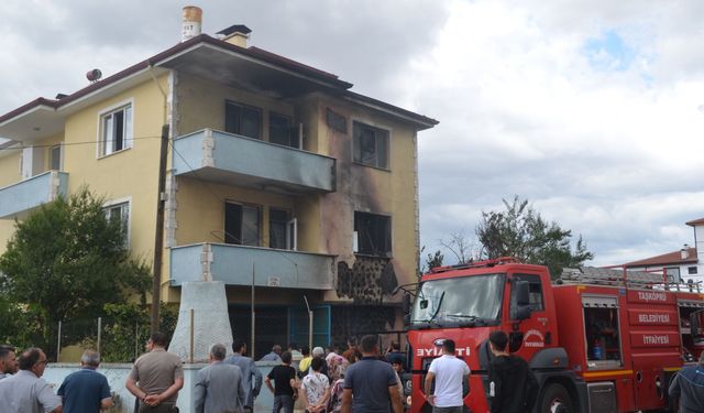 Komşuda televizyon patladı, 3 katlı ev kül oldu