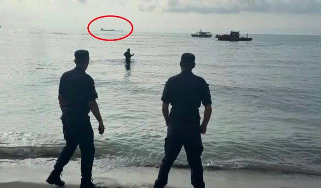 Mavi Bayraklı Sahilde Paniğe Neden Olan Gemi Bulundu