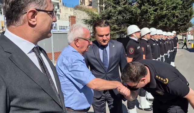 Şehit Babasının Elini Öperek Göreve Başladı