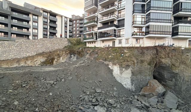 Amasra’da Heyelan; 70 Kişilik Apartman Boşaltıldı