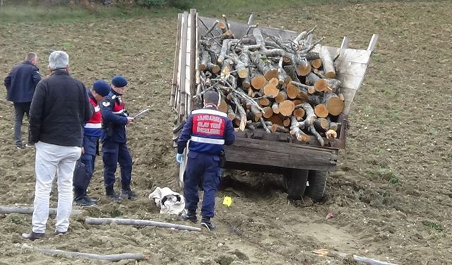 Traktör devrildi: 1 ölü, 1 yaralı