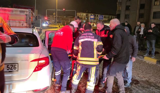 Otomobil tırın dorsesine ok gibi saplandı:Sürücü ağır yaralı