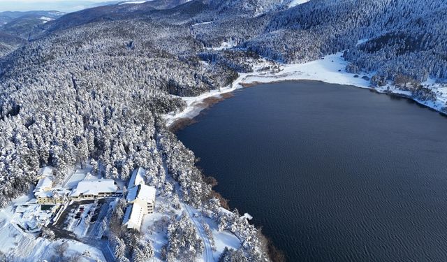 Karla kaplı Abant'ta eşsiz manzara