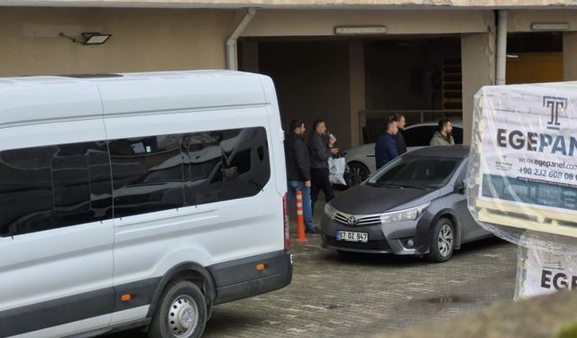 Silah kaçakçılığı operasyonunda 1’i polis 3 kişi tutuklandı