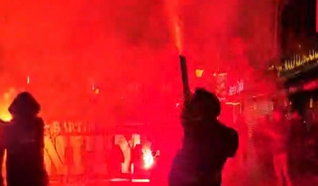 Derbi öncesi Beşiktaş taraftarı kırmızı caddede