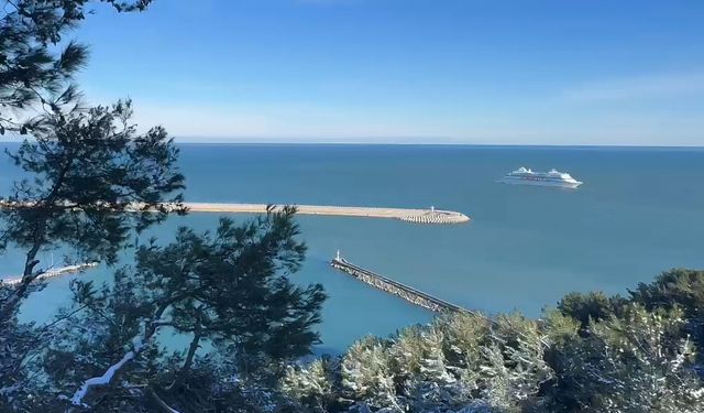 Rus turistlere fırtına engeli