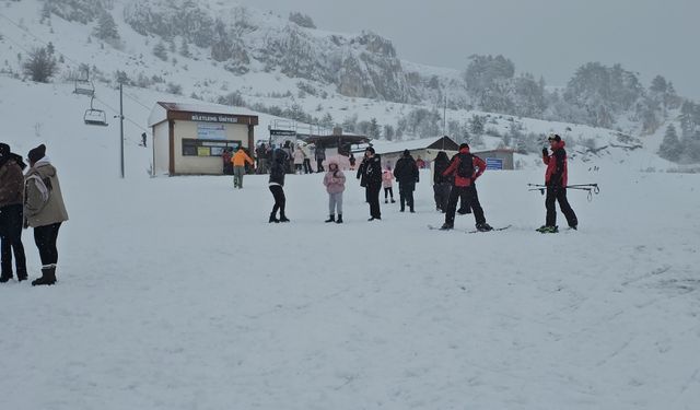 Keltepe kayak merkezi tatilcilerin akınına uğradı