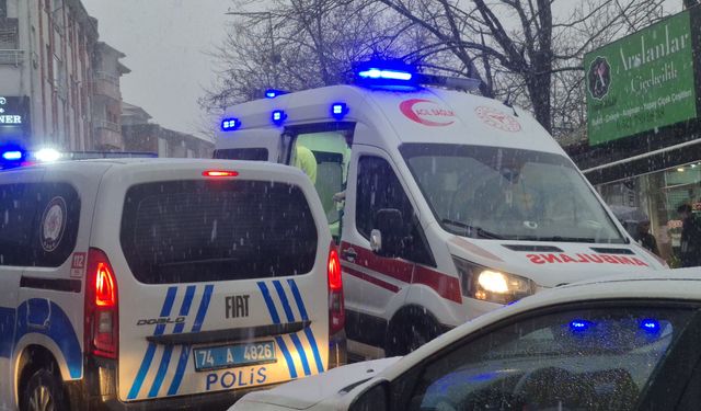 Oyun Tartışması Bıçaklı Kavgaya Döndü: 1 Yaralı