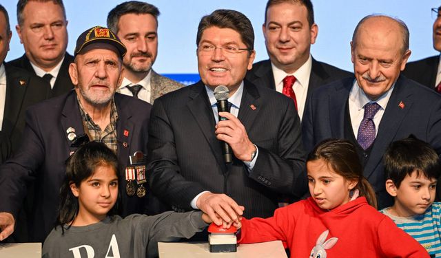 Bakan Tunç, memleketinde TOKİ kurasına katıldı