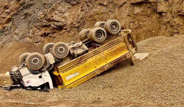 Taş Ocağında Feci Kaza: Kamyon Uçurumdan Yuvarlandı, 1 Ölü