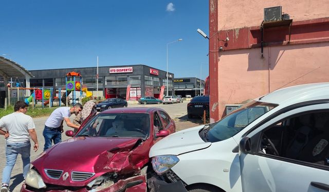 Bartın Oto Galericiler Sitesi'nde Kaza