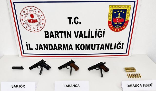 Kozcağız’da Operasyon: 3 Ruhsatsız Tabanca Yakalandı