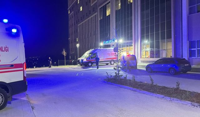 Eğlence Mekanında Bıçaklı Tabancalı Kavga: 1 Ölü, 4 Yaralı